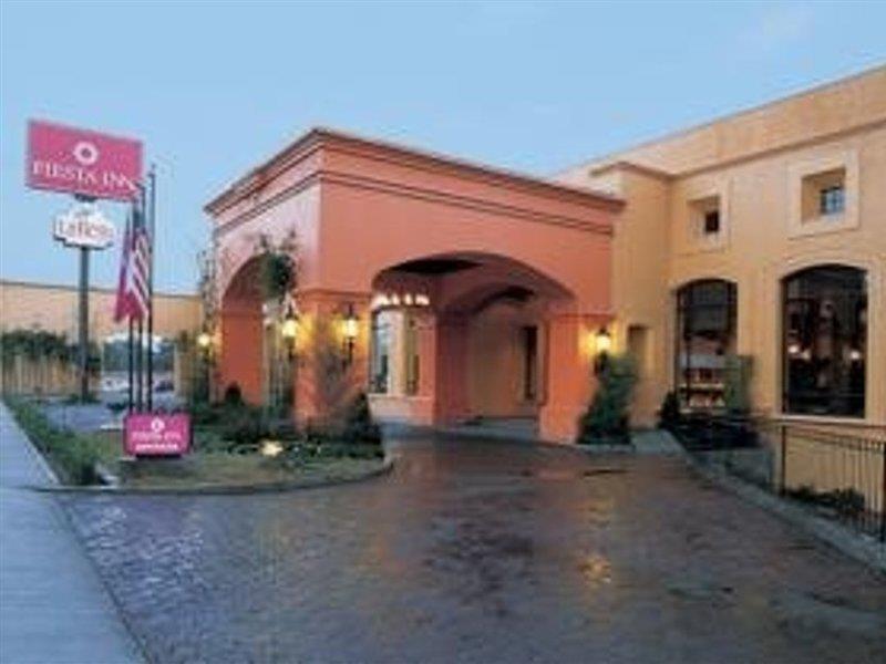 Fiesta Inn Toluca Tollocan מראה חיצוני תמונה